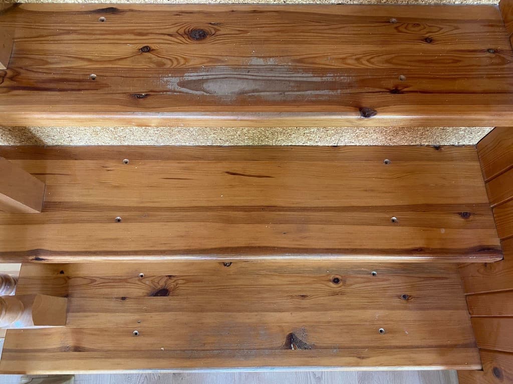 rewoss-brusenie-chat-drevenic-zrubov-renovaciaSchody0
